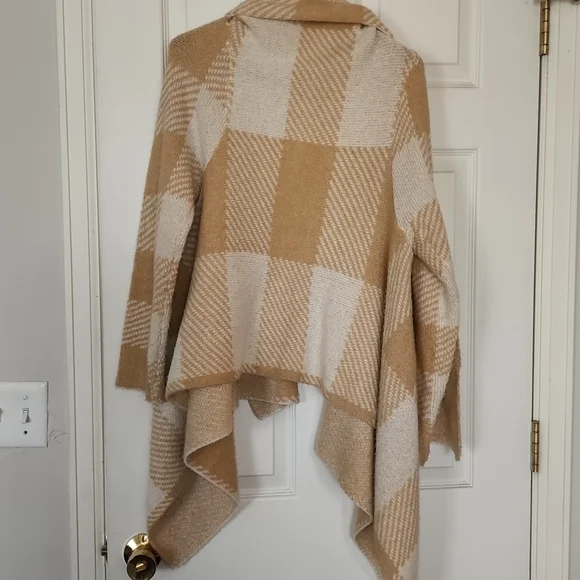 Pink Lily Tan Buffalo Plaid Cardigan - Picture 2 of 4